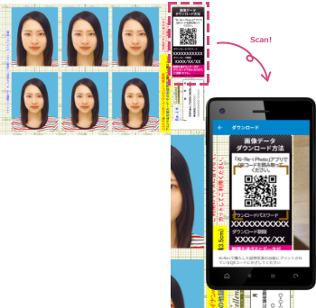 プリントに印字されたQRコードをスマホアプリで読み取っている画像